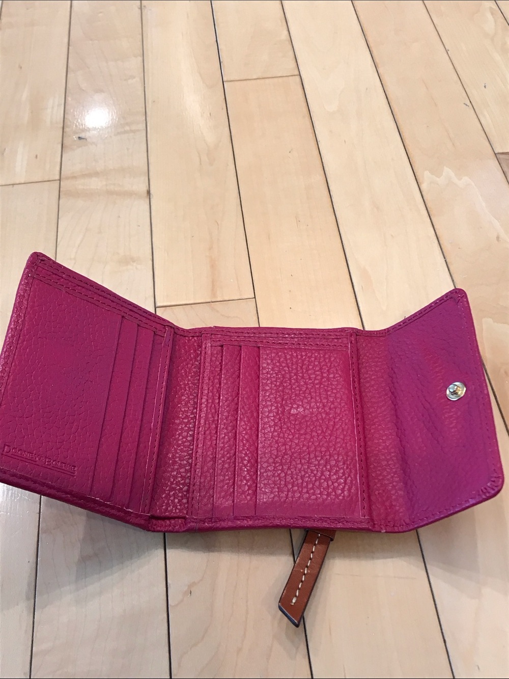 Preowned Like New Dooney & Bourke trifold card/cash wallet - hot pink - Picture 4 of 7